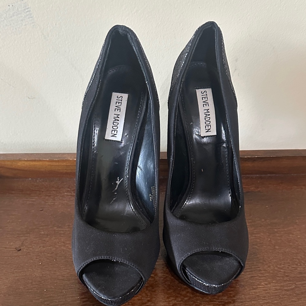 Steve Madden Elegant Black Peep Toe Heels